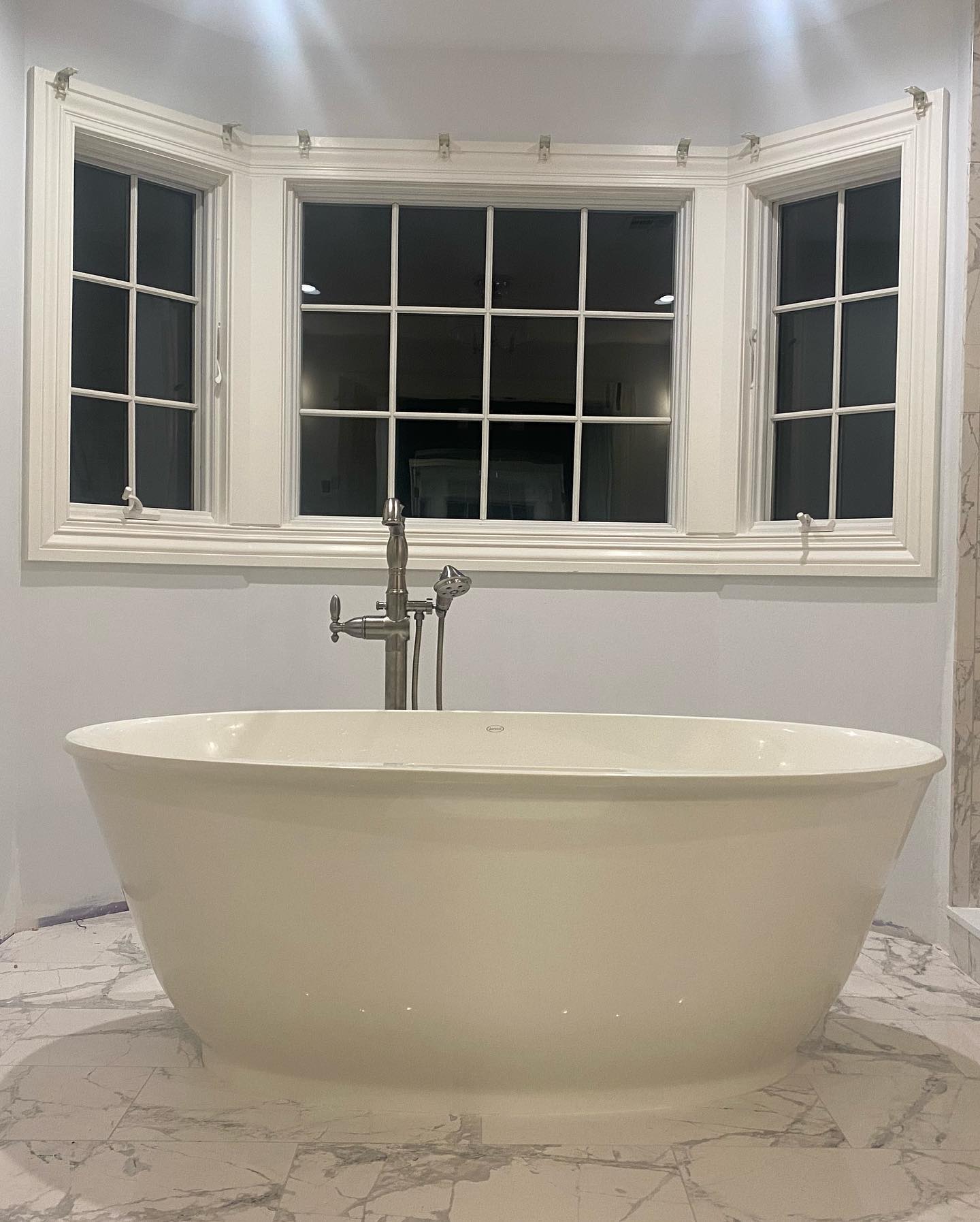 Freestanding tub